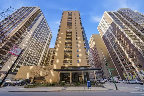 850 N Dewitt Pl #9J, Chicago, IL 60611