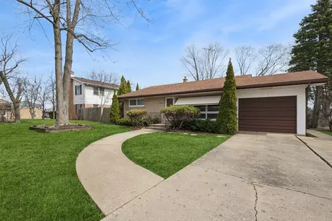 535 N Mcaree Rd, Waukegan, IL 60085