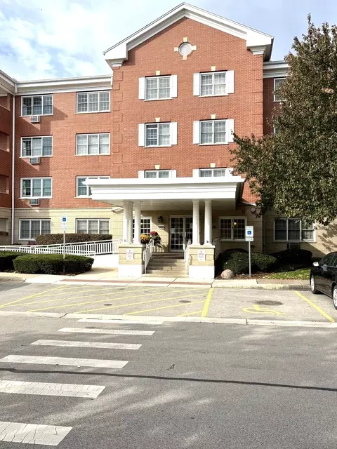 1220 Depot St #305, Glenview, IL 60025