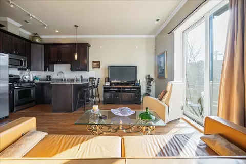 Living - 207 E 31st St #2G, Chicago, IL 60616 photo 2 of 3