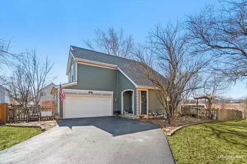 10 Farmington Ct, Lake In The Hills, IL 60156