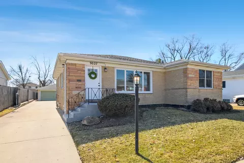 9027 27th St, Brookfield, IL 60513