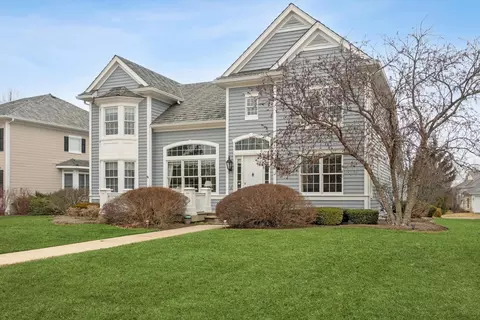 880 Symphony St, Lake Forest, IL 60045