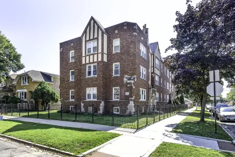 2719 N Lockwood Ave #2B, Chicago, IL 60639