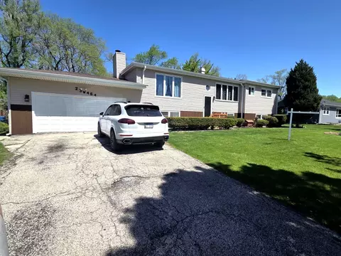 23 W464 Olive Ct, Carol Stream, IL 60188