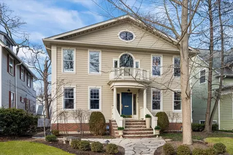 626 Washington Ave, Wilmette, IL 60091