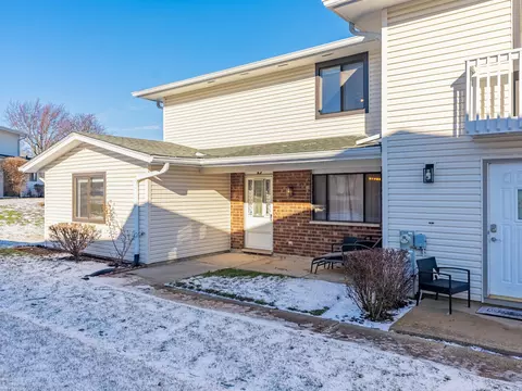 159 Chatham Ct #B, Bloomingdale, IL 60108