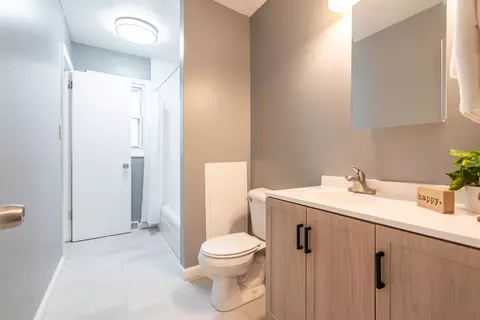Bath - 1607 Hovey Ave, Normal, IL 61761 photo 1 of 3