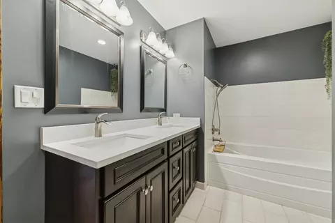 Bath - 1105 Longford Rd, Bartlett, IL 60103 photo 3 of 4