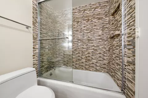 Bath - 360 E Randolph St #2902, Chicago, IL 60601 photo 2 of 4