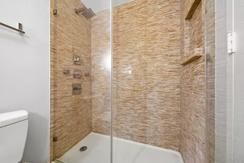 Bath - 360 E Randolph St #2902, Chicago, IL 60601 photo 4 of 4