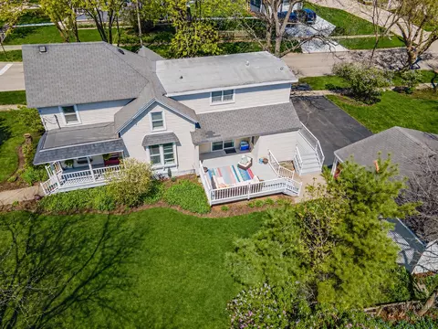 121 S Walkup Ave, Crystal Lake, IL 60014
