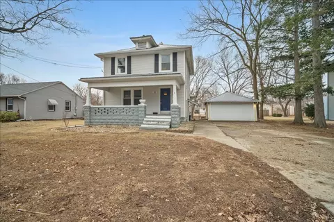 811 W College Ave, Normal, IL 61761