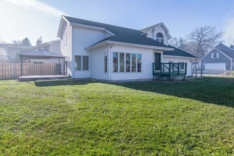 97 Mark Ln, Fox Lake, IL 60020