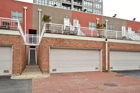 51 W 15th St #E1, Chicago, IL 60605