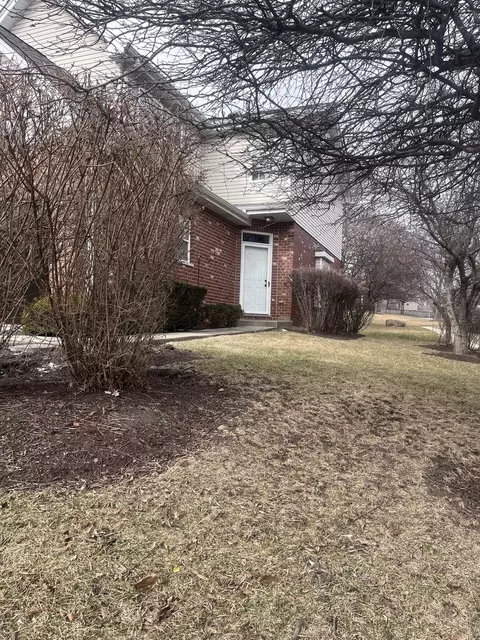 547 Goodwin Dr, Bolingbrook, IL 60440 photo 3