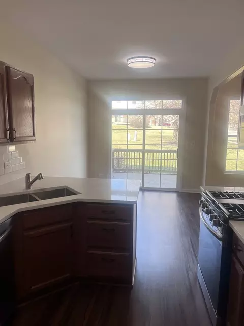 547 Goodwin Dr, Bolingbrook, IL 60440 photo 8