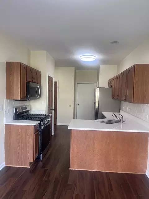 547 Goodwin Dr, Bolingbrook, IL 60440 photo 5