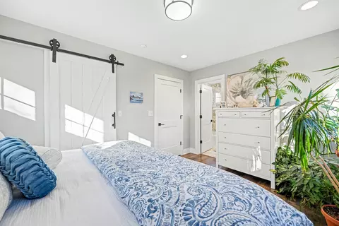Bedroom - 421 E Willow Ave, Wheaton, IL 60187 photo 2 of 4