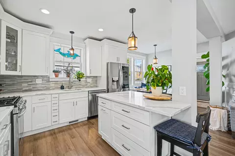 Kitchen - 421 E Willow Ave, Wheaton, IL 60187 photo 3 of 4