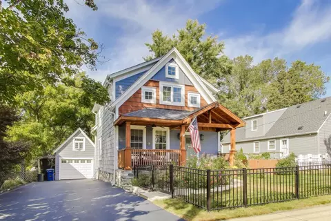 Exterior - 421 E Willow Ave, Wheaton, IL 60187 photo 2 of 8