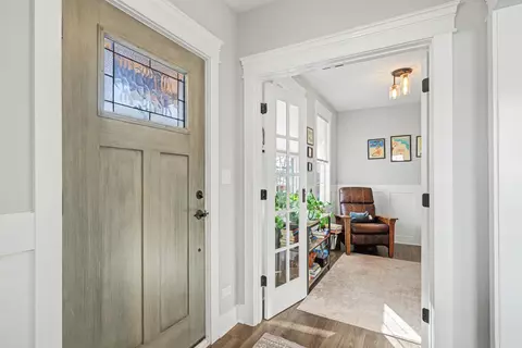 Entry Way - 421 E Willow Ave, Wheaton, IL 60187 photo 2 of 4