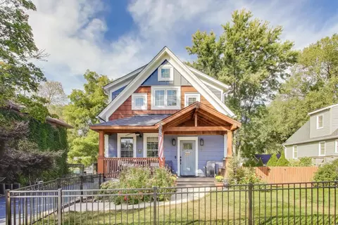 421 E Willow Ave, Wheaton, IL 60187
