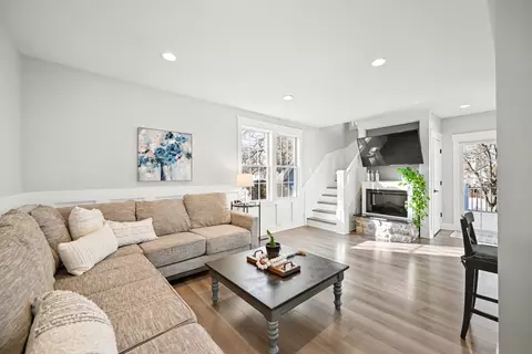 Living - 421 E Willow Ave, Wheaton, IL 60187 photo 1 of 2