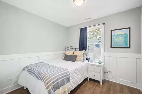 Bedroom - 421 E Willow Ave, Wheaton, IL 60187 photo 4 of 4