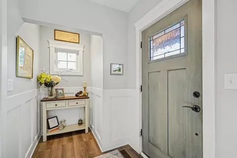 Entry Way - 421 E Willow Ave, Wheaton, IL 60187 photo 1 of 4