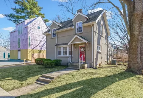 909 E Washington St, Urbana, IL 61801