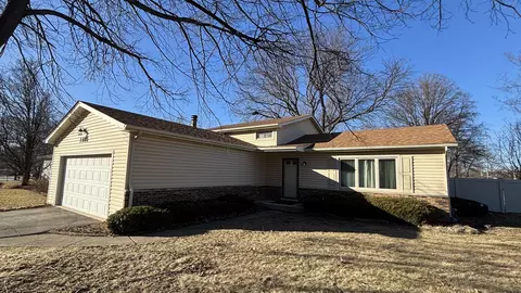 1405 E Bailey Rd, Naperville, IL 60565