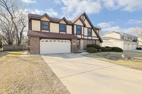 3935 Russett Ln, Northbrook, IL 60062