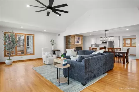 Living - 532 Circle Dr, Fox Lake, IL 60020 photo 2 of 3