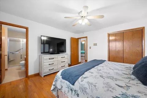 Bedroom - 532 Circle Dr, Fox Lake, IL 60020 photo 3 of 7