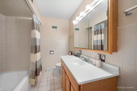 Bath - 532 Circle Dr, Fox Lake, IL 60020 photo 2 of 3