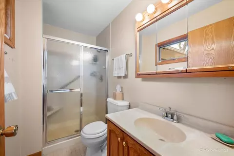 Bath - 532 Circle Dr, Fox Lake, IL 60020 photo 1 of 3