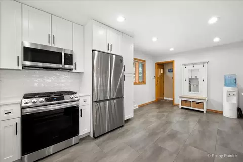 Kitchen - 532 Circle Dr, Fox Lake, IL 60020 photo 3 of 4