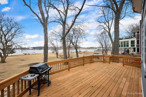 Exterior - 532 Circle Dr, Fox Lake, IL 60020 photo 7 of 17