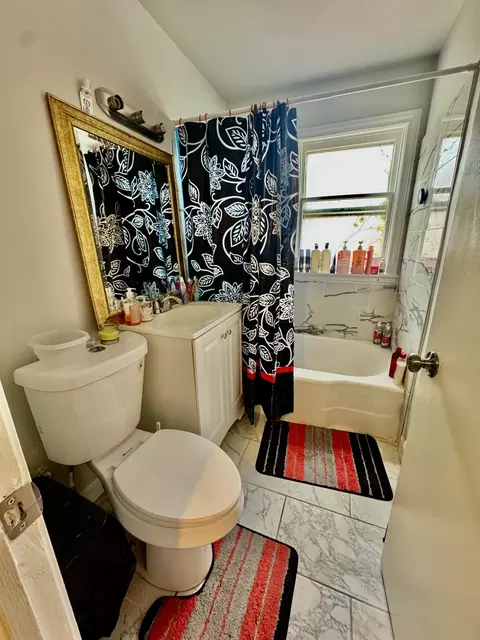 Bath - 11345 S Ada St, Chicago, IL 60643 photo 1 of 1