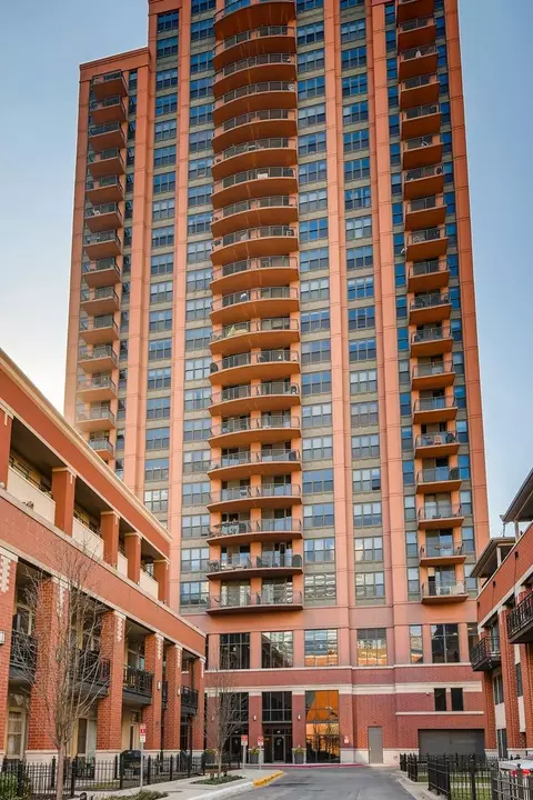 330 N Jefferson St #805, Chicago, IL 60661