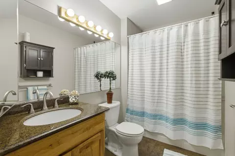 Bath - 3412 Harbor Ridge Dr, Zion, IL 60099 photo 2 of 2