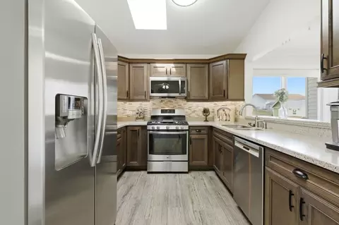 Kitchen - 3412 Harbor Ridge Dr, Zion, IL 60099 photo 2 of 3