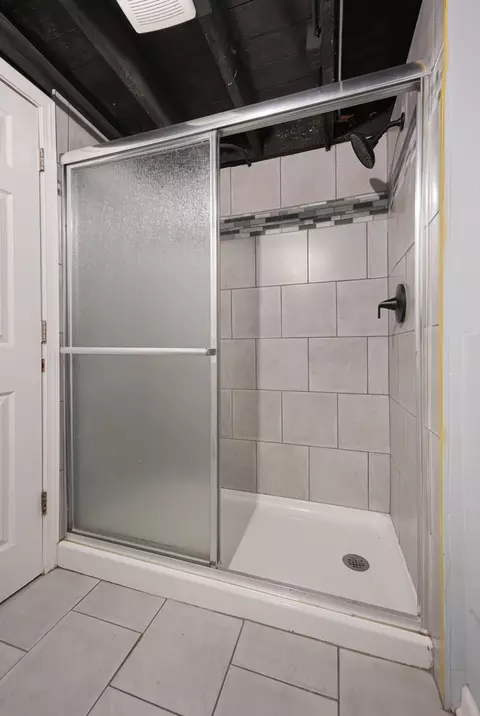 Bath - 464 Prospect St, Elgin, IL 60120 photo 3 of 3