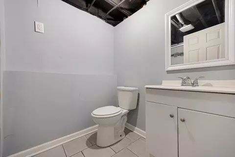 Bath - 464 Prospect St, Elgin, IL 60120 photo 2 of 3