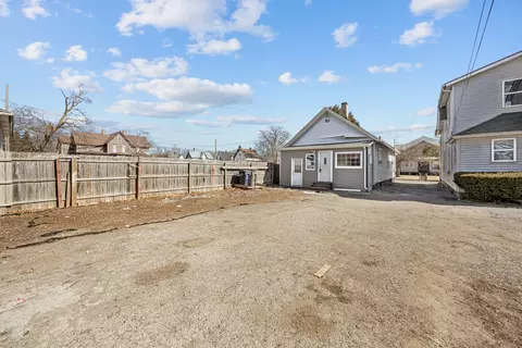 Exterior - 464 Prospect St, Elgin, IL 60120 photo 4 of 4