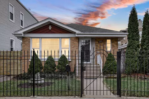 2849 W Fletcher St, Chicago, IL 60618