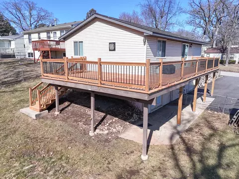 8907 Shady Ln, Wonder Lake, IL 60097