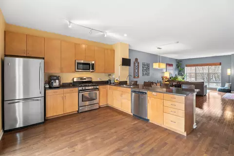 Kitchen - 1212 W Grenshaw St, Chicago, IL 60607 photo 2 of 3