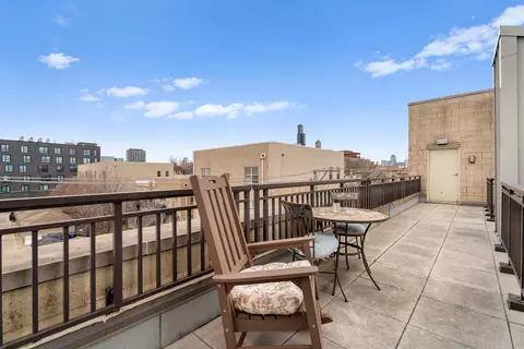 Exterior - 1212 W Grenshaw St, Chicago, IL 60607 photo 4 of 4